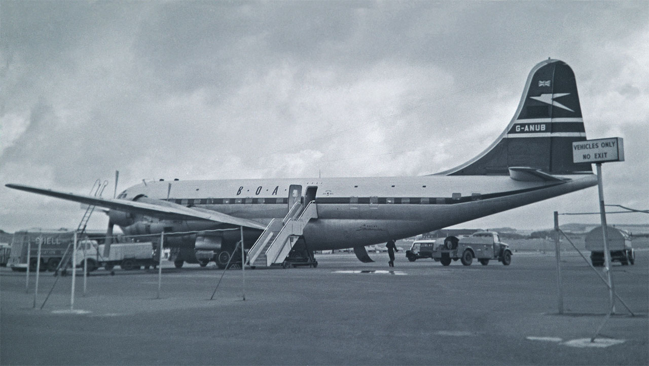 Boeing-377 Stratocruiser авиакомпании BOAC в аэропорту Прествик